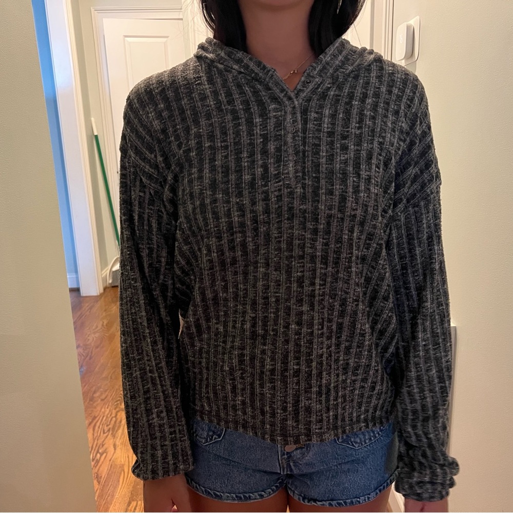 AMERICAN EAGLE LIGHT SWEATER